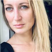 Laureata in Lingue straniere offro lezioni a piccoli gruppi o ripetizioni per tutte le età (dai 4 anni in su). Dopo essermi laureata e aver vissuto in Australia, ho maturato esperienza nell insegnamento della lingua inglese su più livelli